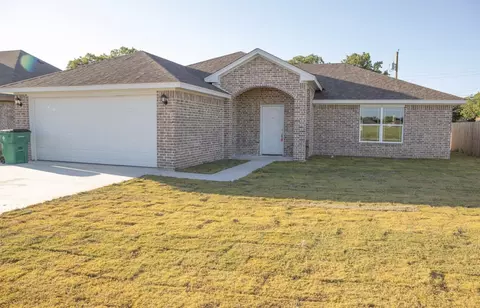 424 Colony St, Eastland, TX 76448