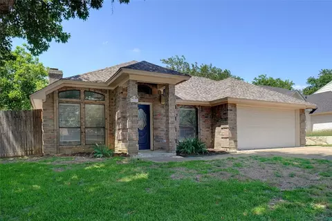 6721 Parkwood Dr, North Richland Hills, TX 76182
