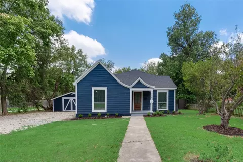 114 College St, Farmersville, TX 75442