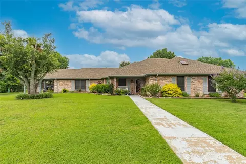 10407 Rosewood Dr, Greenville, TX 75402