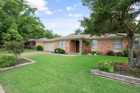 720 Oakwood Ave, Hurst, TX 76053