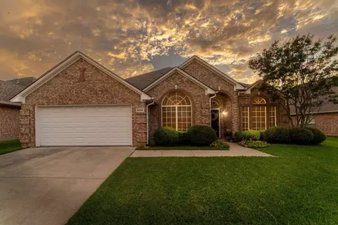 6504 Fox Glen Dr, Arlington, TX 76001