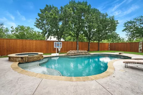 600 N Howard St, Graford, TX 76449