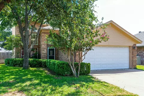 6904 Tessa Dr, North Richland Hills, TX 76182