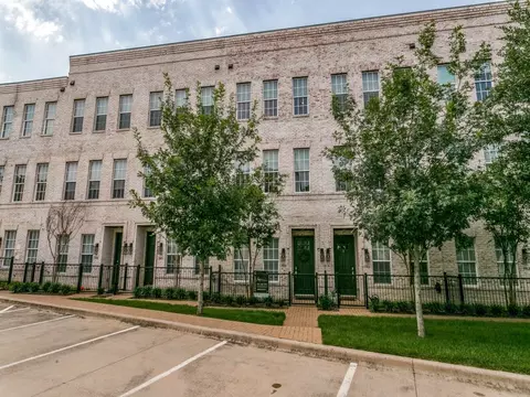 7333 Valley View Ln # 704, Dallas, TX 75240