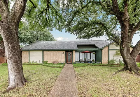 2806 Staffordshire Dr, Carrollton, TX 75007