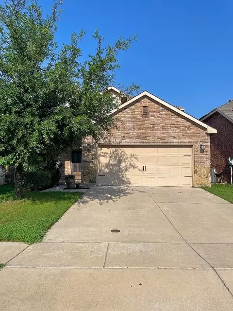 5541 Thunder Bay Dr, Fort Worth, TX 76119
