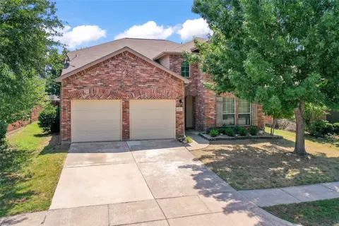 1034 Warbler Ln, Aubrey, TX 76227