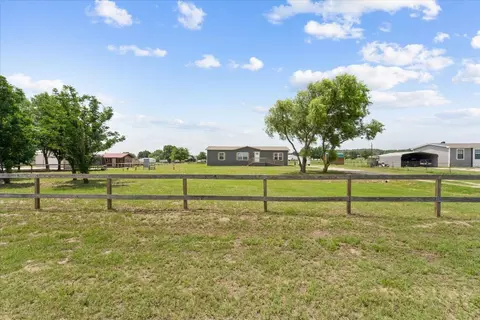 136 Oak Meadows Dr, Springtown, TX 76082