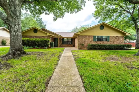 765 Southwood Dr, Athens, TX 75751