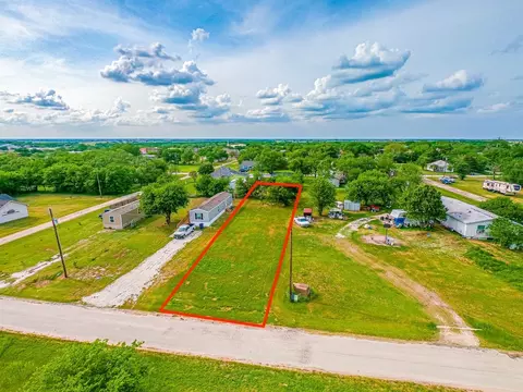 209 E Park St, Frost, TX 76641