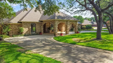 6717 Deep Valley Ln, Fort Worth, TX 76132