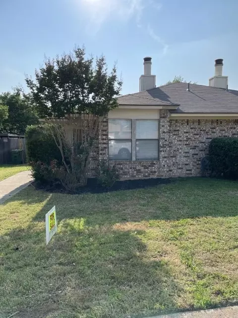 2816 Springhaven Ct, Bedford, TX 76021