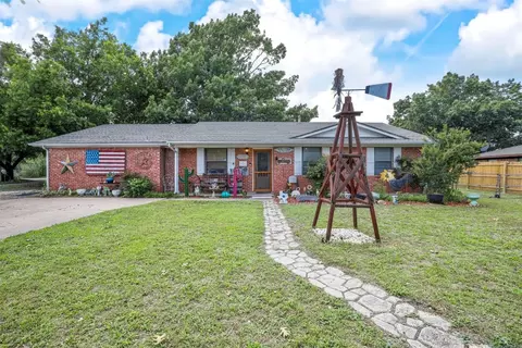 106 S Thomas St, Tom Bean, TX 75489