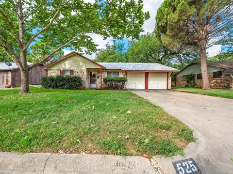525 Chisholm Rd, Burleson, TX 76028