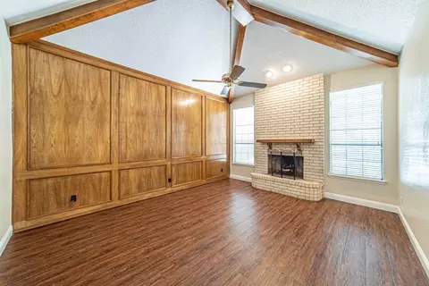 1913 Canterbury Cir, Fort Worth, TX 76112