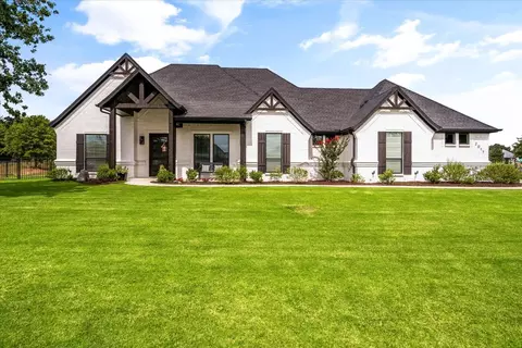 2017 Forest Bluff Trl, Azle, TX 76020