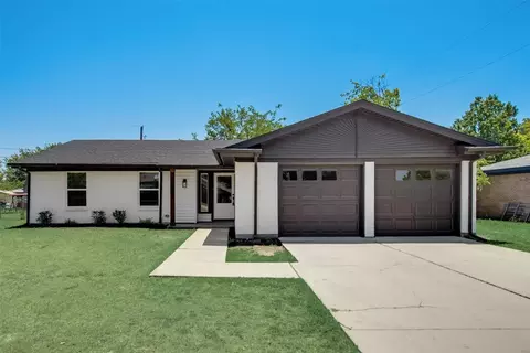 1004 Darnell Ave, Benbrook, TX 76126