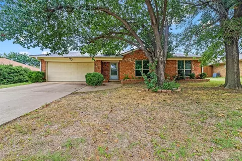 512 Meadowbrook St, Lake Dallas, TX 75065