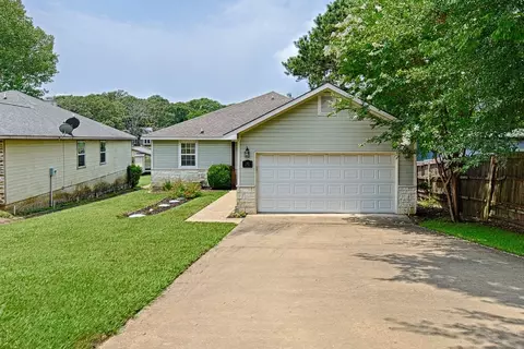 182 Oak Hills Dr, Mabank, TX 75156