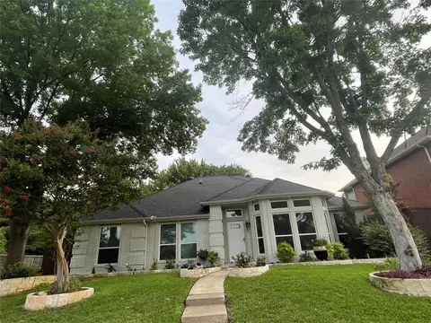 2901 Panorama Dr, Carrollton, TX 75007