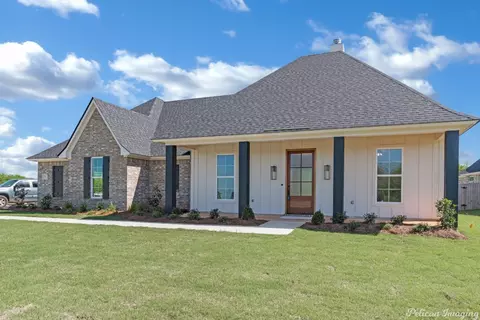 915 Chisolm Trl, Bossier City, LA 71111