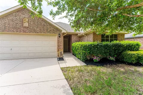 216 W Commonwealth Cir, Waxahachie, TX 75165