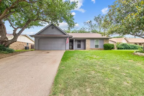 4633 Cripple Creek Rd, Haltom City, TX 76137