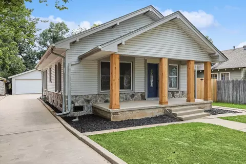 910 W Fischer St, Sherman, TX 75092