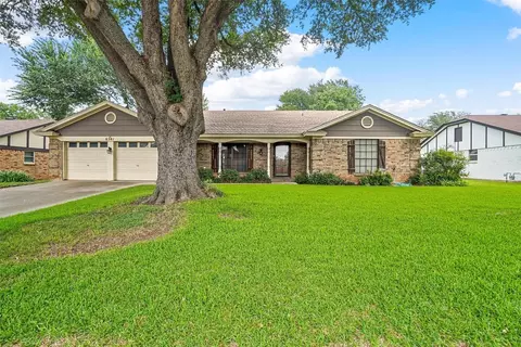 6541 Cliffside Dr, North Richland Hills, TX 76180