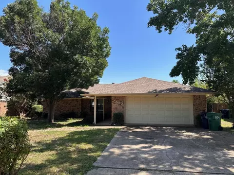 2532 La Paloma Dr, Denton, TX 76209