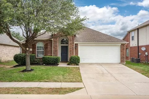 8713 Wagon Trl, Cross Roads, TX 76227