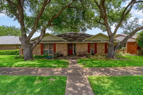 221 Los Santos Dr, Garland, TX 75043
