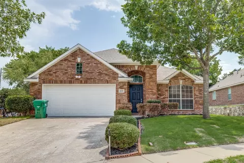 810 Christine Dr, Cedar Hill, TX 75104