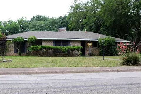 220 Bailey Dr, Desoto, TX 75115