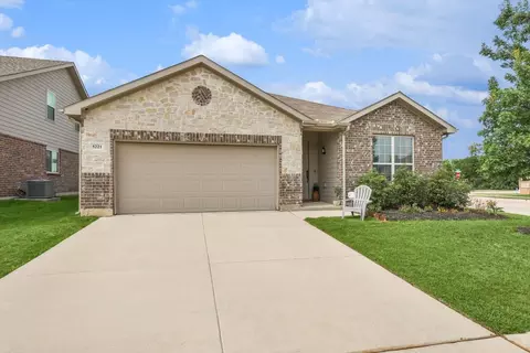 5221 Sea Cove Ln, Denton, TX 76208