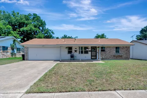801 E Mission St, Crowley, TX 76036
