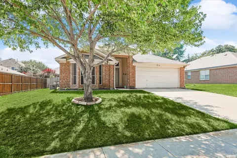 743 Cedar Leaf Cir, Lake Dallas, TX 75065