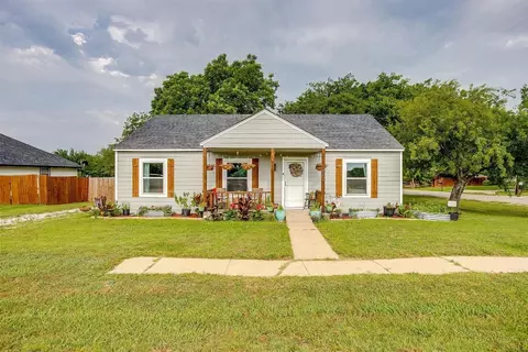 207 N Spears St, Alvarado, TX 76009