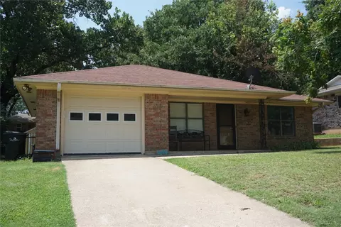 1624 W Parnell St, Denison, TX 75020
