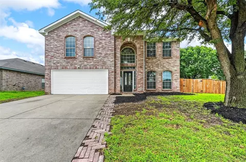 2804 Earle Dr, Grand Prairie, TX 75052