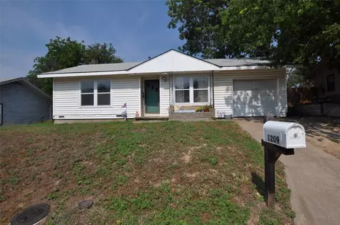 1209 Grace St, Weatherford, TX 76086