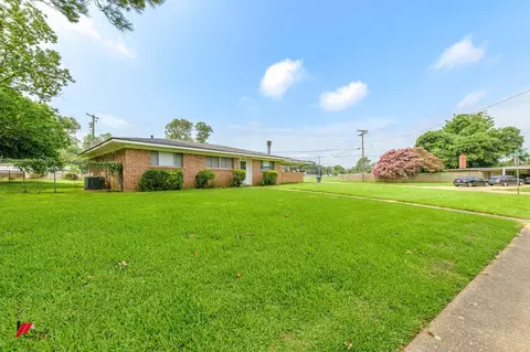 1210 Gretchan Ln, Bossier City, LA 71112