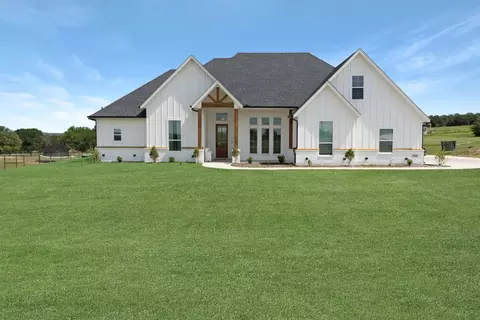 7065 Veal Station Rd, Weatherford, TX 76085