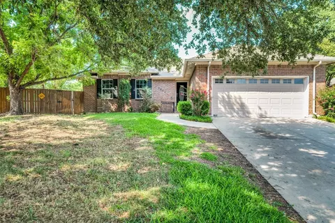 7801 Pasteur Ct, Fort Worth, TX 76133