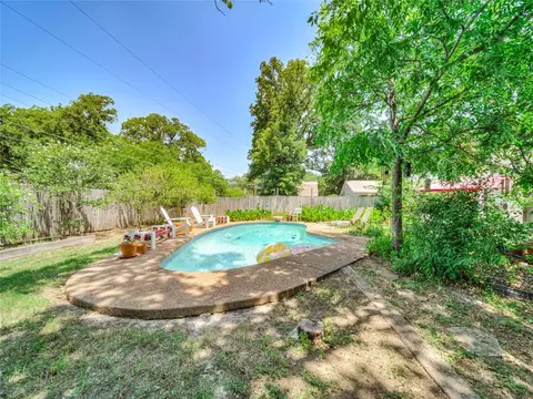 1712 Carl St, Fort Worth, TX 76103