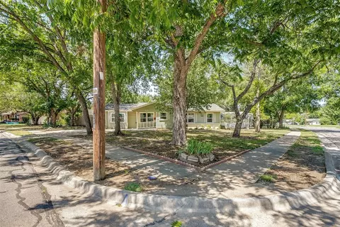 108 SW Murphy Rd, Burleson, TX 76028