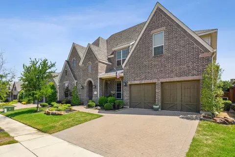 810 Sewell Dr, Lantana, TX 76226