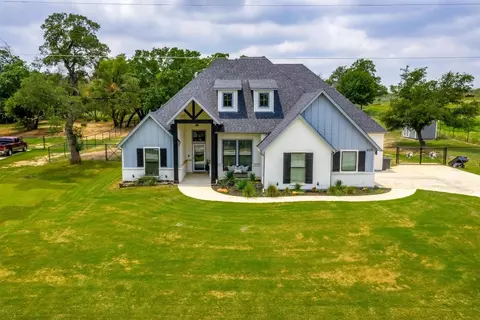 400 Scenic Wood Dr, Azle, TX 76020
