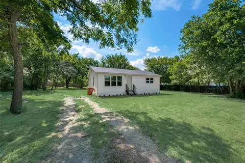 207 N 2nd St, Celeste, TX 75423
